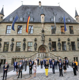 Vor dem Rathaus des Westfälischen Friedens: Die Delegierten des EU-Bildungsministertreffens © Foto: Stadt Osnabrück