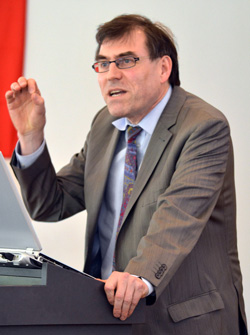Prof. Dr. Wolfgang Schroeder
