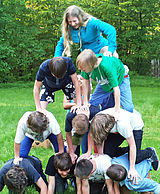 Jugendliche turnen zu einer menschlichen Pyramide © Foto: Nadine-Sohie Krell