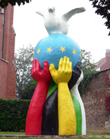 Skulptur auf dem Gelände der EU-Kommission in Brüssel © Foto: Sylvia Krell