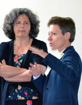Dr. Julia Borggräfe (re.) und Staatssekretärin Almuth Hartwig-Tiedt im Gespräch während der Veranstaltung