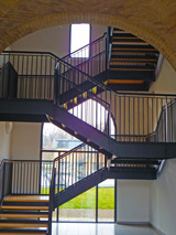Treppenhaus im Oberstufenzentrum Potsdam als Symbol für Übergänge © Foto: Sylvia Krell (LASA)