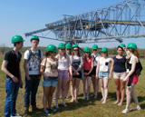 Niederländische Jugendliche waren sichtlich beeindruckt vom Bauwerk der größten Förderbrücke der Welt © Foto: Olaf Umbreit Marketing/PR Besucherbergwerk F60