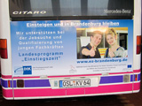 Werbefolie für das Programm auf einem Bus im öffentlichen Nahverkehr in Brandenburg © Foto: Projektgesellschaft IHK Frankfurt (Oder)