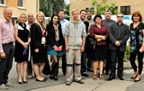Die Delegation und einige Mitarbeiterinnen und Mitarbeiter des CJD e. V. - in ihrer Mitte der junge Benjamin P. © Foto: Susann Matschewski