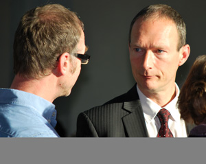 Der Geschäftsführer der LASA, Dr. Veit-Stephan Zweynert (rechts im Bild) im Gespräch